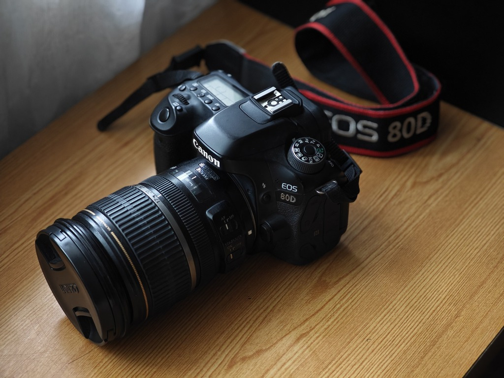 Фотоаппарат Canon 80D + объектив canon EF-S 17-55mm f 2.8 IS USM